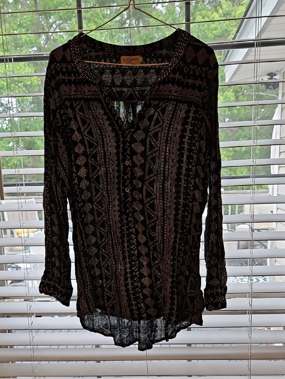 4/$10 Velvet Black and Cream Patterned Tunic Blouse